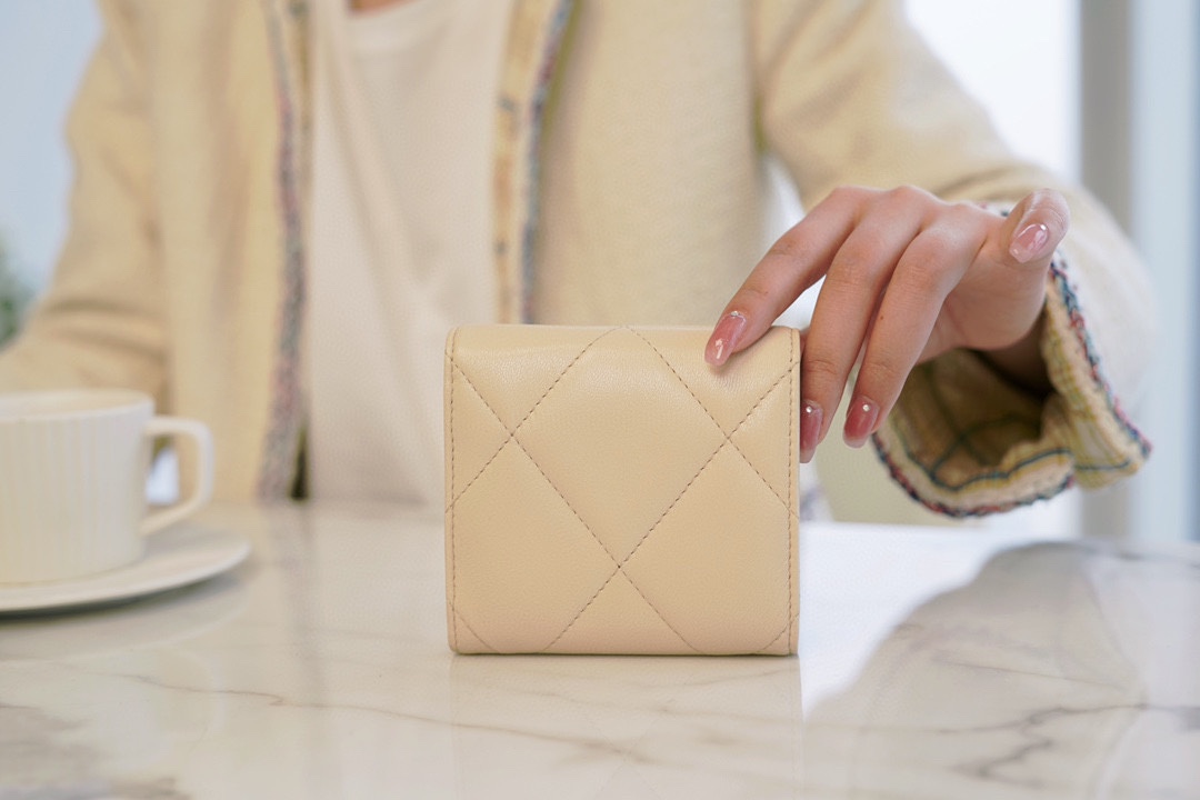 Chanel into the temptation of # short clip milk tea apricot bad is the feeling of heartbeat modern fashion classic