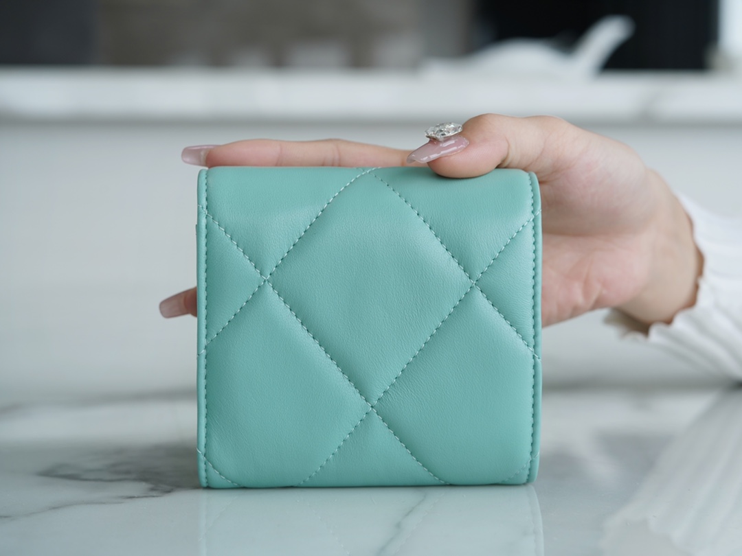 Chanel fall into the # short clip temptation blue bad is the feeling of heartbeat modern fashion classic