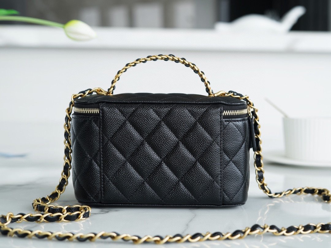 Chanel spring and summer hollow handle long box black classic diamond and leather