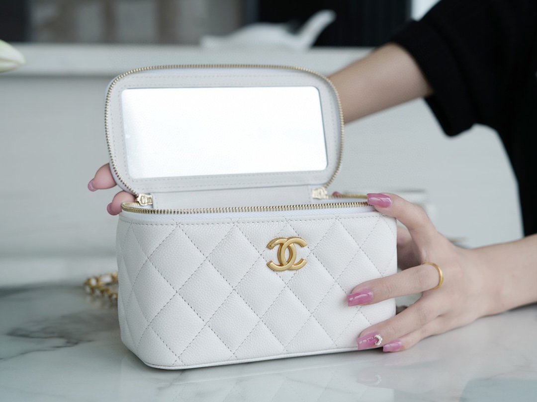 Chanel spring and summer hollow handle long box white classic rhombus