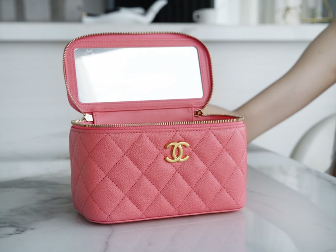 Chanel spring and summer hollow handle long box coral pink classic diamond check