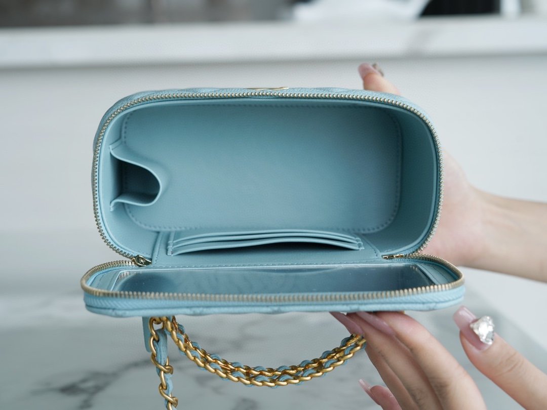 Chanel spring and summer hollow handle long box sky blue classic diamond and leather wear handheld