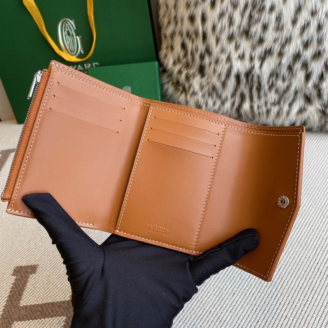 Black and tan goyard Saint-Gabriel wallet lightweight and compact