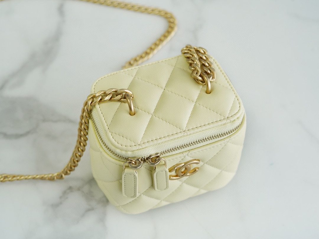 Chanel 23s spring/summer new camellia adjustable buckle small box Unsurprisingly