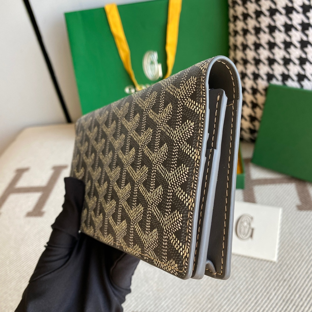 grey goyard Richelieu Wallet a long wallet that fastens with a snap fastener