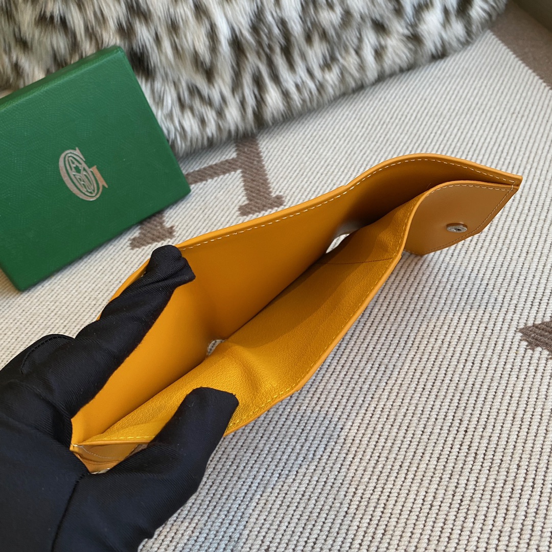 Yellow goyard Saint-Gabriel wallet lightweight and compact