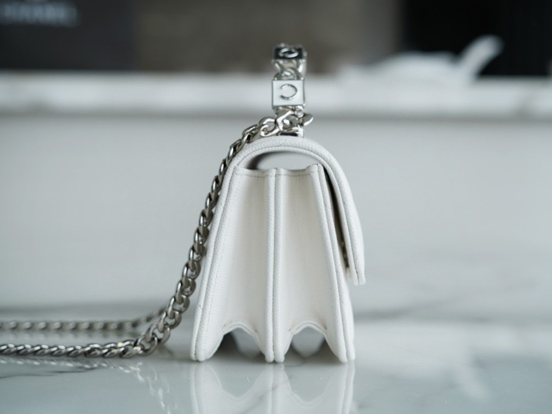 Chanel 22s enamel handle chain bag white silver buckle Using Italian origin Haas caviar calfskin
