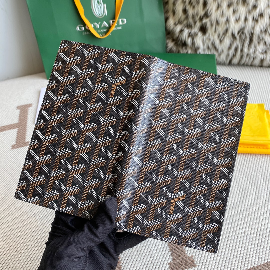 Black Goyard Saint-Lambert Wallet is a universal phone case with all the everyday essentials in one
