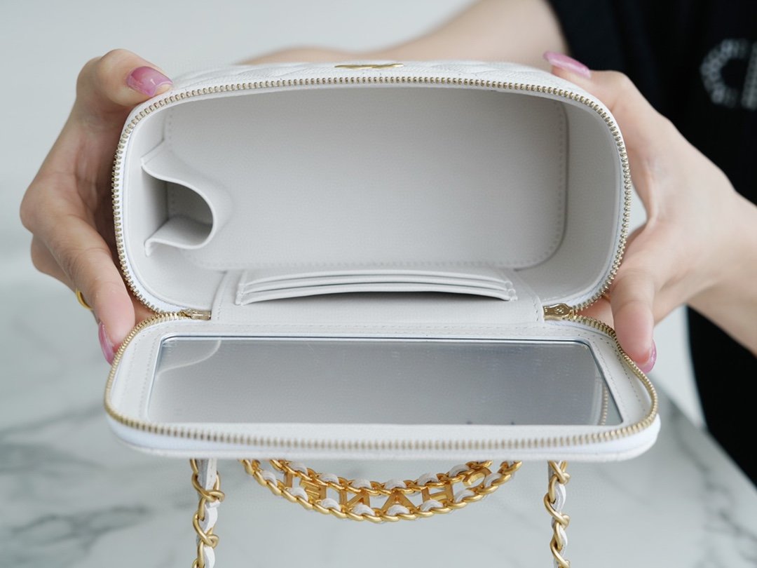 Chanel spring and summer hollow handle long box white classic rhombus