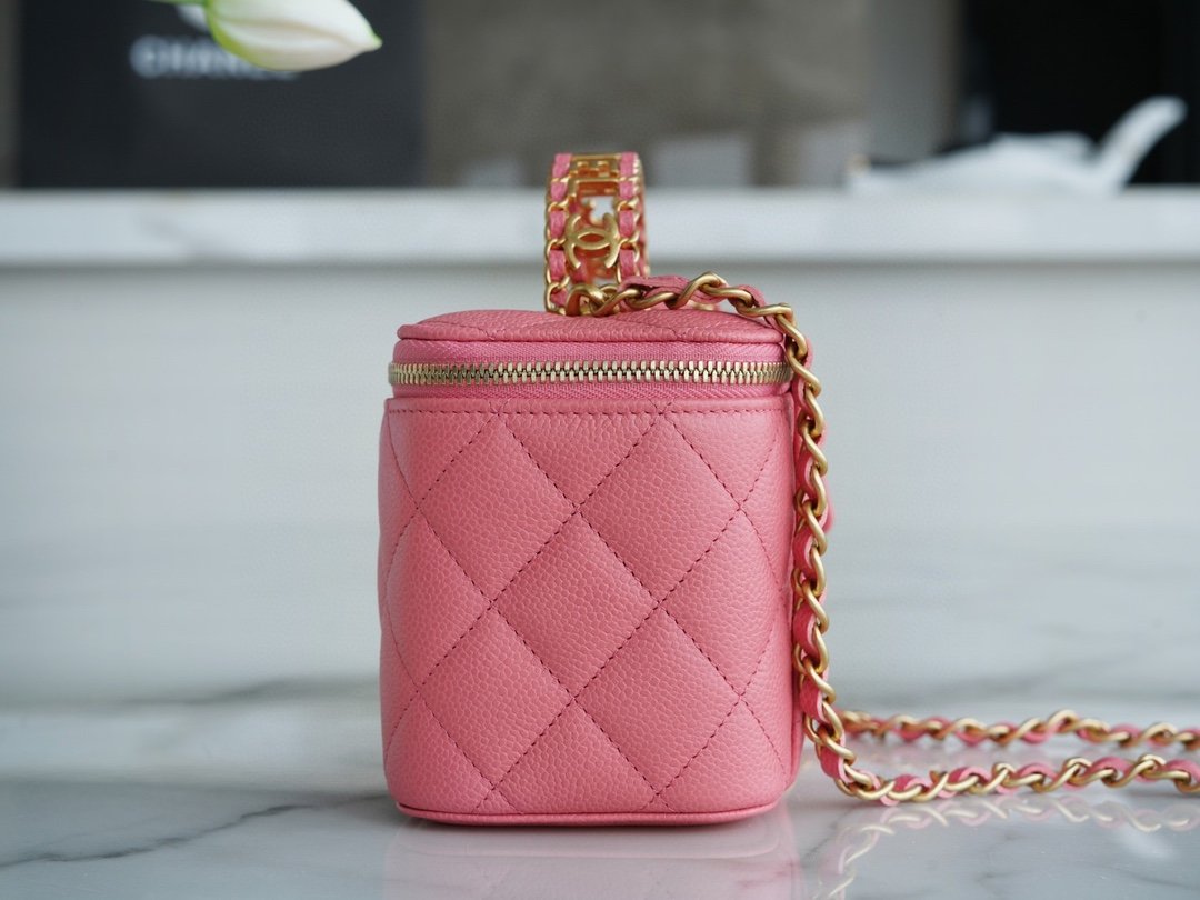 Chanel spring and summer hollow handle long box coral pink classic diamond check