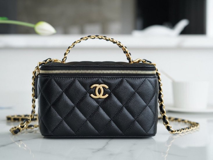 Chanel spring and summer hollow handle long box black classic diamond and leather