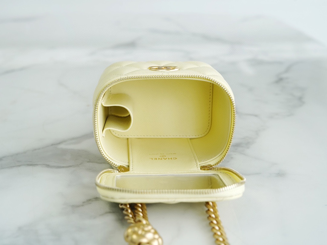 Chanel 23s spring/summer new camellia adjustable buckle small box Unsurprisingly