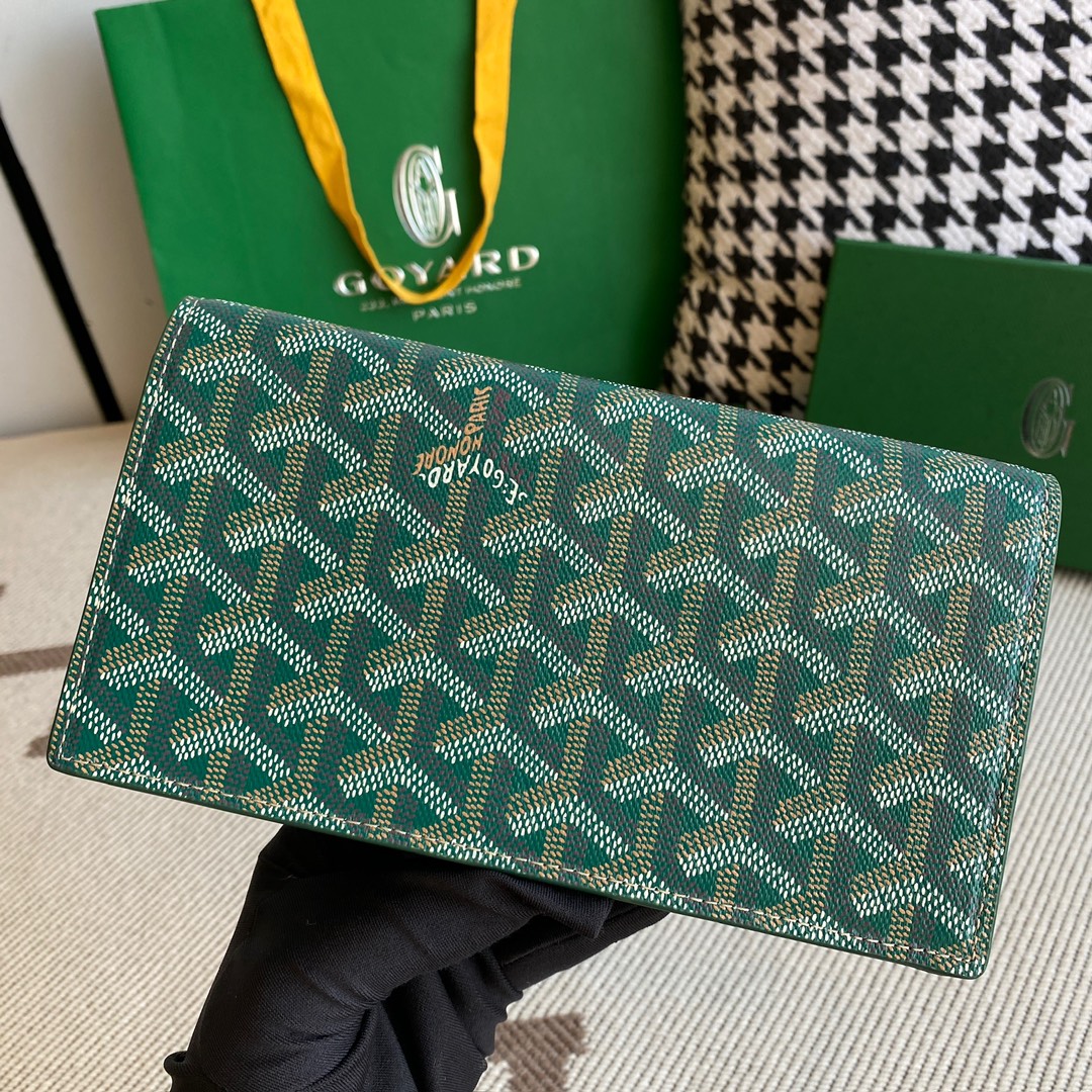 green goyard Richelieu Wallet a long wallet that fastens with a snap fastener