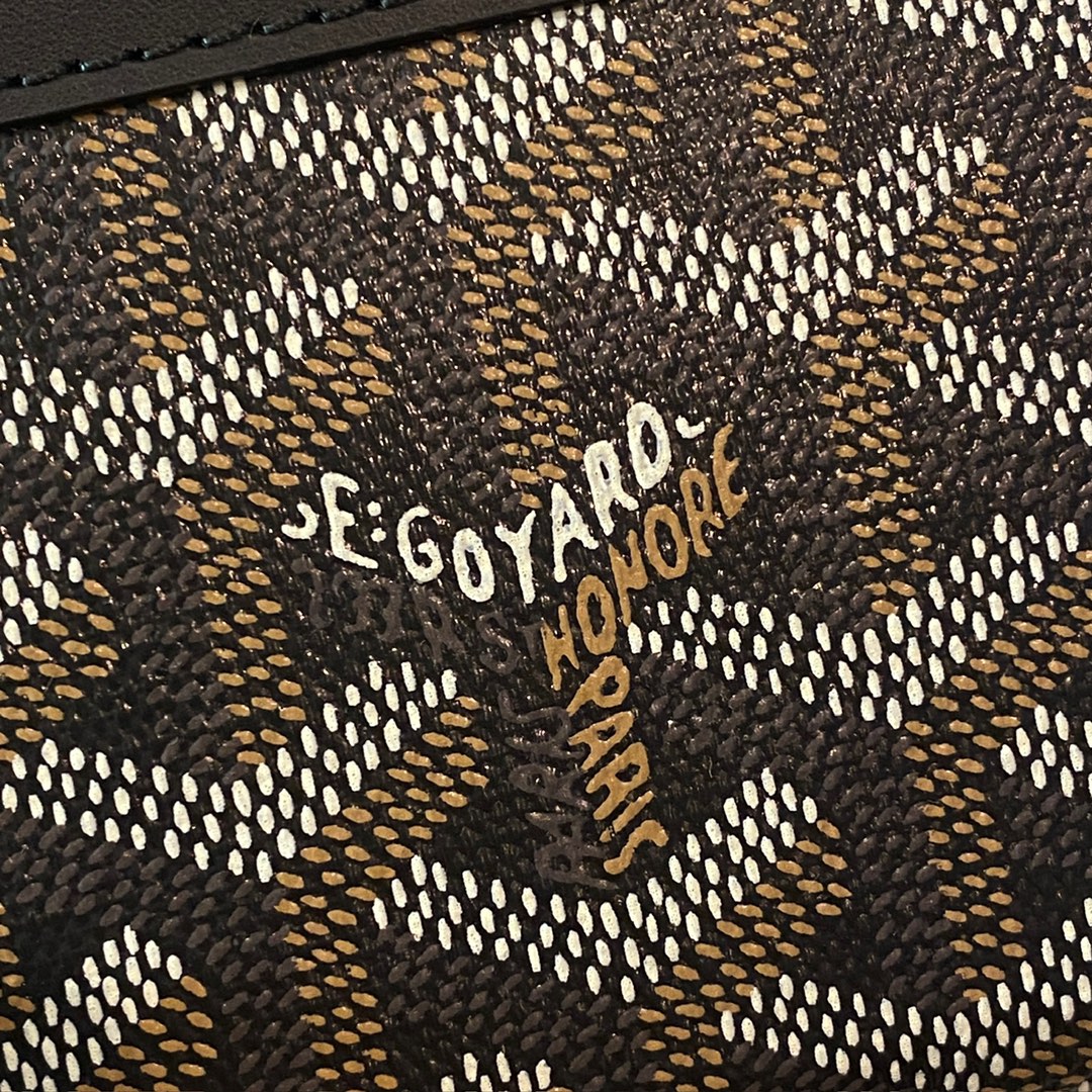 Black Goyard Matignon PM Wallet is a compact shape and closes securely with a zip