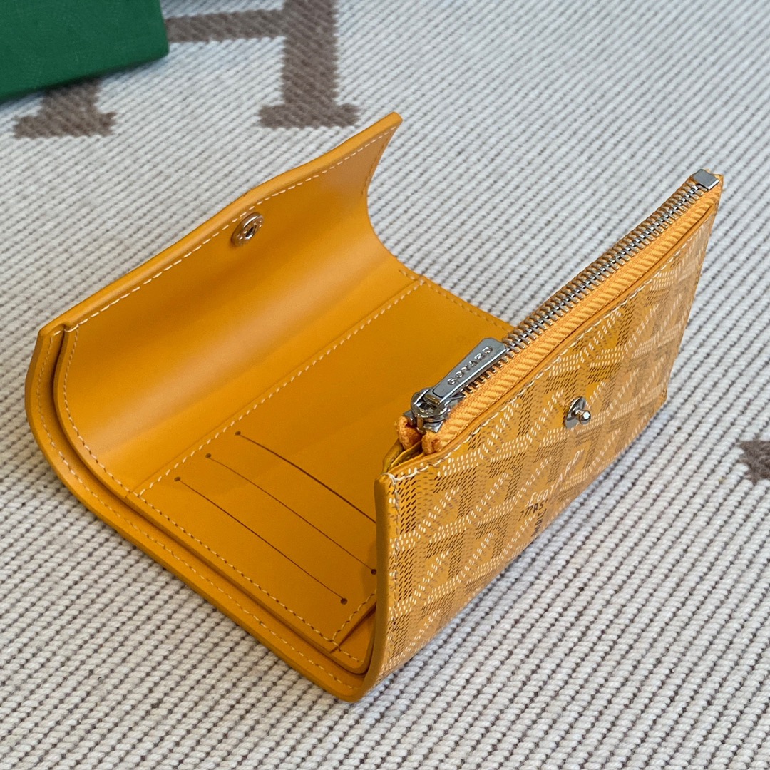 Yellow goyard Saint-Gabriel wallet lightweight and compact