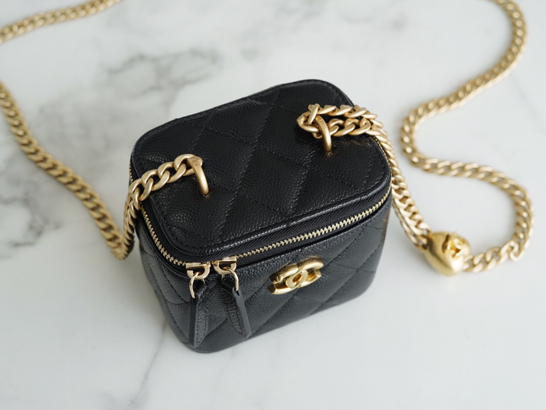 Chanel 23P spring and summer new love heart adjustable buckle small box