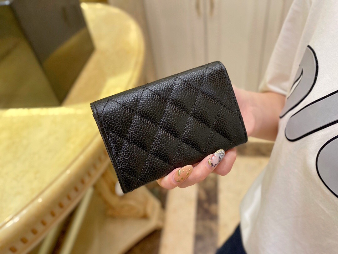 Chanel Clasic Flap classic card case black gold using French imports of Hass origin calfskin