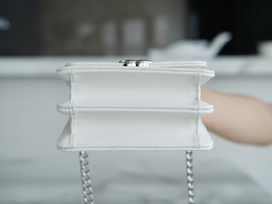 Chanel 22s enamel handle chain bag white silver buckle Using Italian origin Haas caviar calfskin