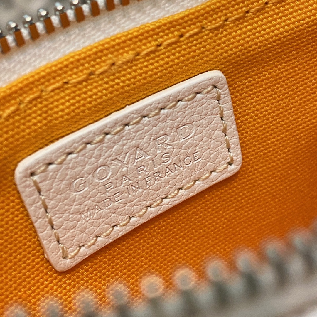White Goyard Senat Nano Key Pouch inner D-ring and zip closing system