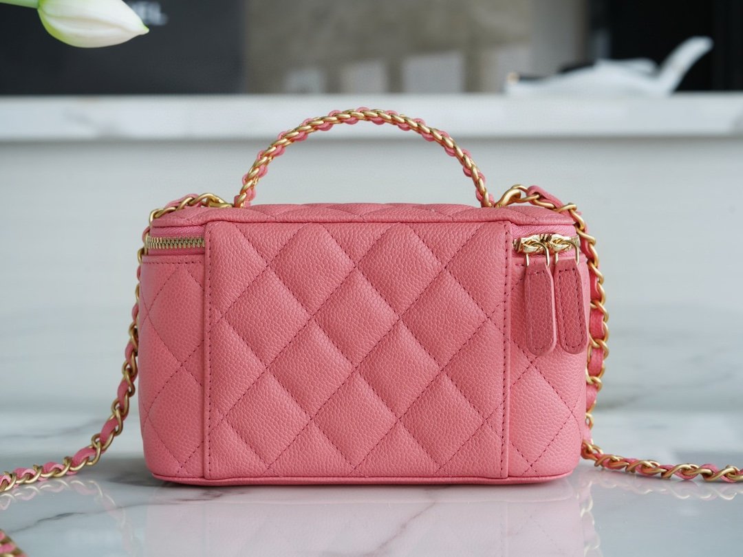 Chanel spring and summer hollow handle long box coral pink classic diamond check