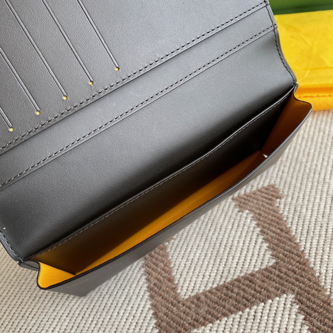 Black Goyard Saint-Lambert Wallet is a universal phone case with all the everyday essentials in one