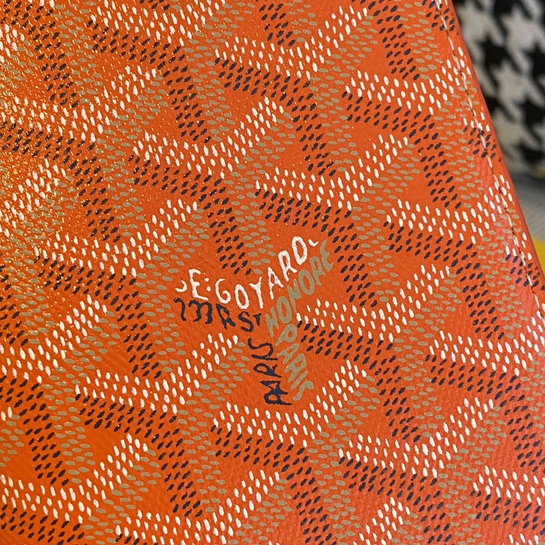 Orange goyard Grenelle Passport Cover is ideal for travelling