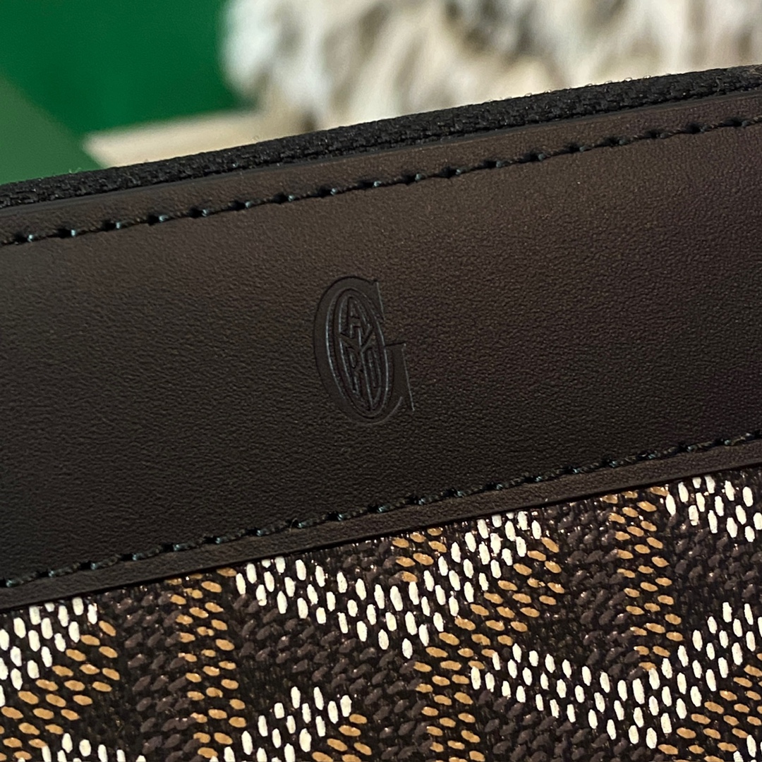 Black Goyard Matignon PM Wallet is a compact shape and closes securely with a zip