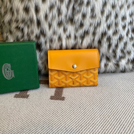 Yellow goyard Saint-Gabriel wallet lightweight and compact