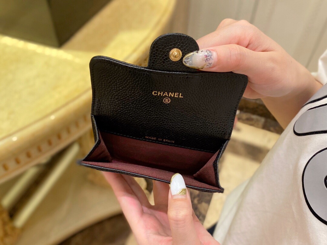 Chanel Clasic Flap classic card case black gold using French imports of Hass origin calfskin