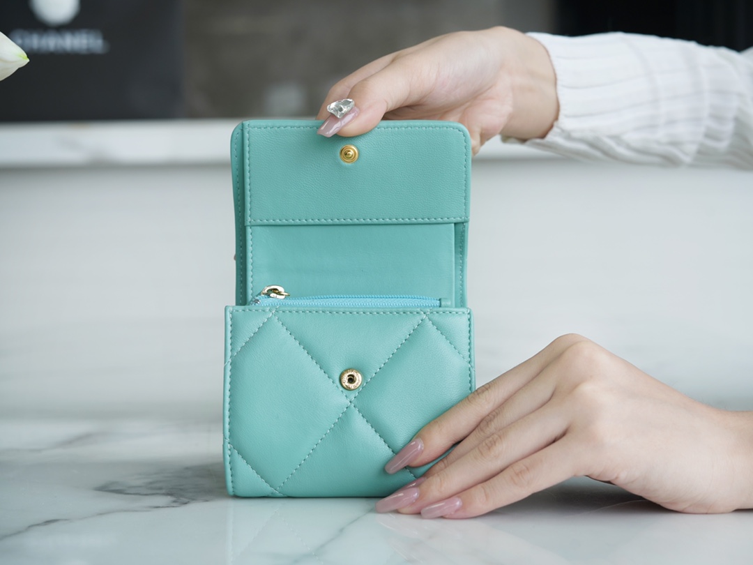 Chanel fall into the # short clip temptation blue bad is the feeling of heartbeat modern fashion classic