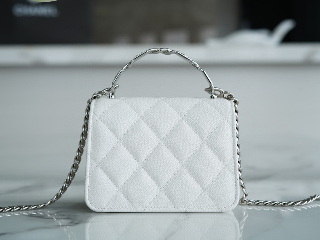 Chanel 22s enamel handle chain bag white silver buckle Using Italian origin Haas caviar calfskin