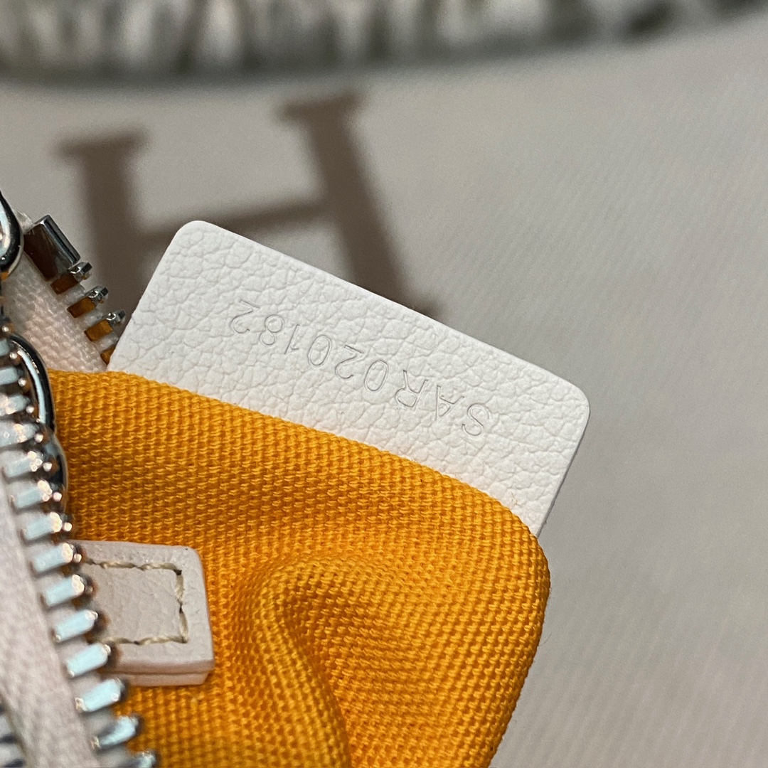White Goyard Senat Nano Key Pouch inner D-ring and zip closing system