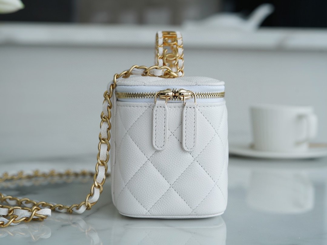 Chanel spring and summer hollow handle long box white classic rhombus