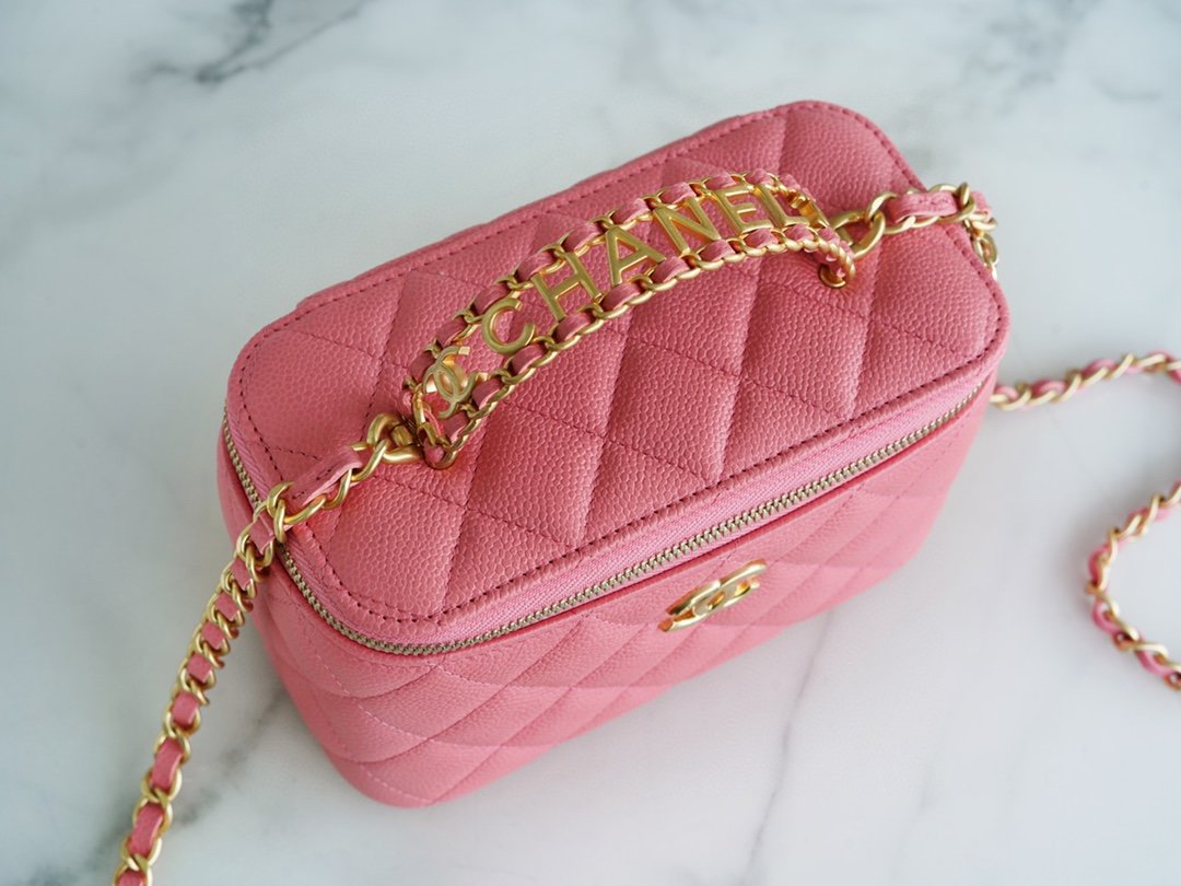 Chanel spring and summer hollow handle long box coral pink classic diamond check