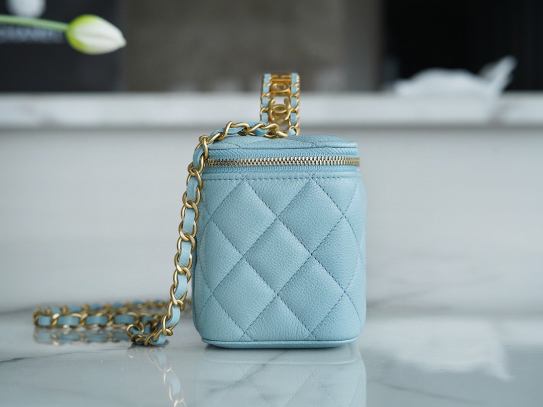 Chanel spring and summer hollow handle long box sky blue classic diamond and leather wear handheld