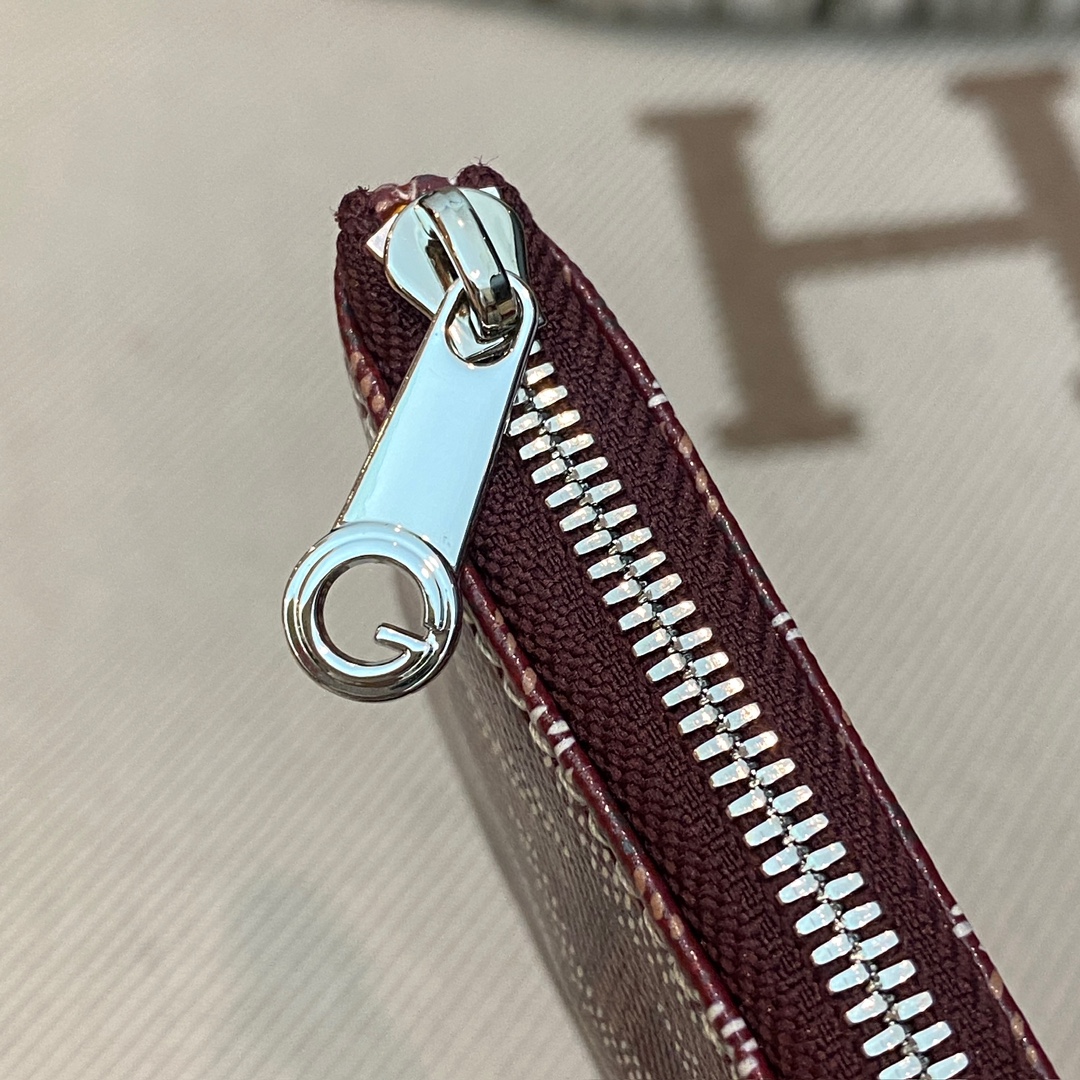 Burgundy Goyard Senat Nano Key Pouch inner D-ring and zip closing system
