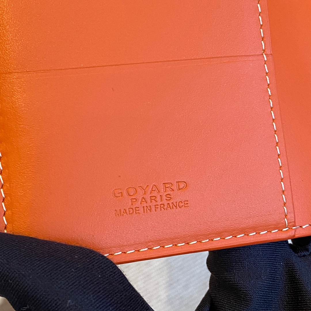 Orange goyard Grenelle Passport Cover is ideal for travelling