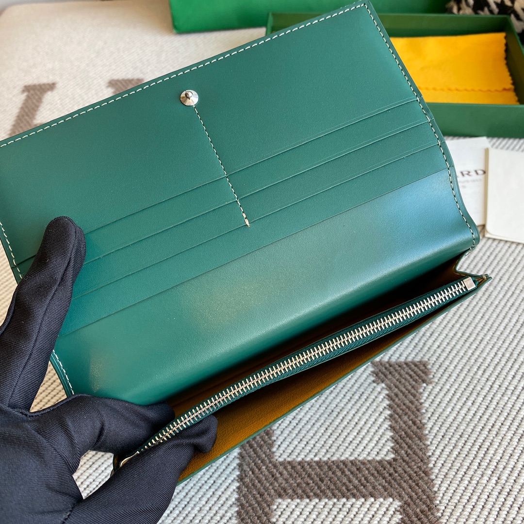 green goyard Richelieu Wallet a long wallet that fastens with a snap fastener
