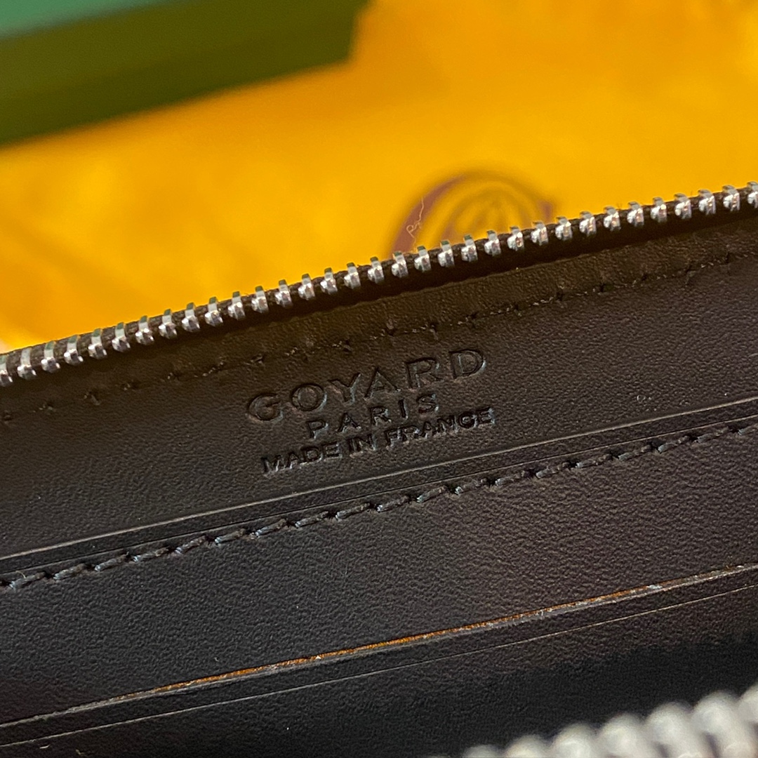 Black Goyard Matignon PM Wallet is a compact shape and closes securely with a zip