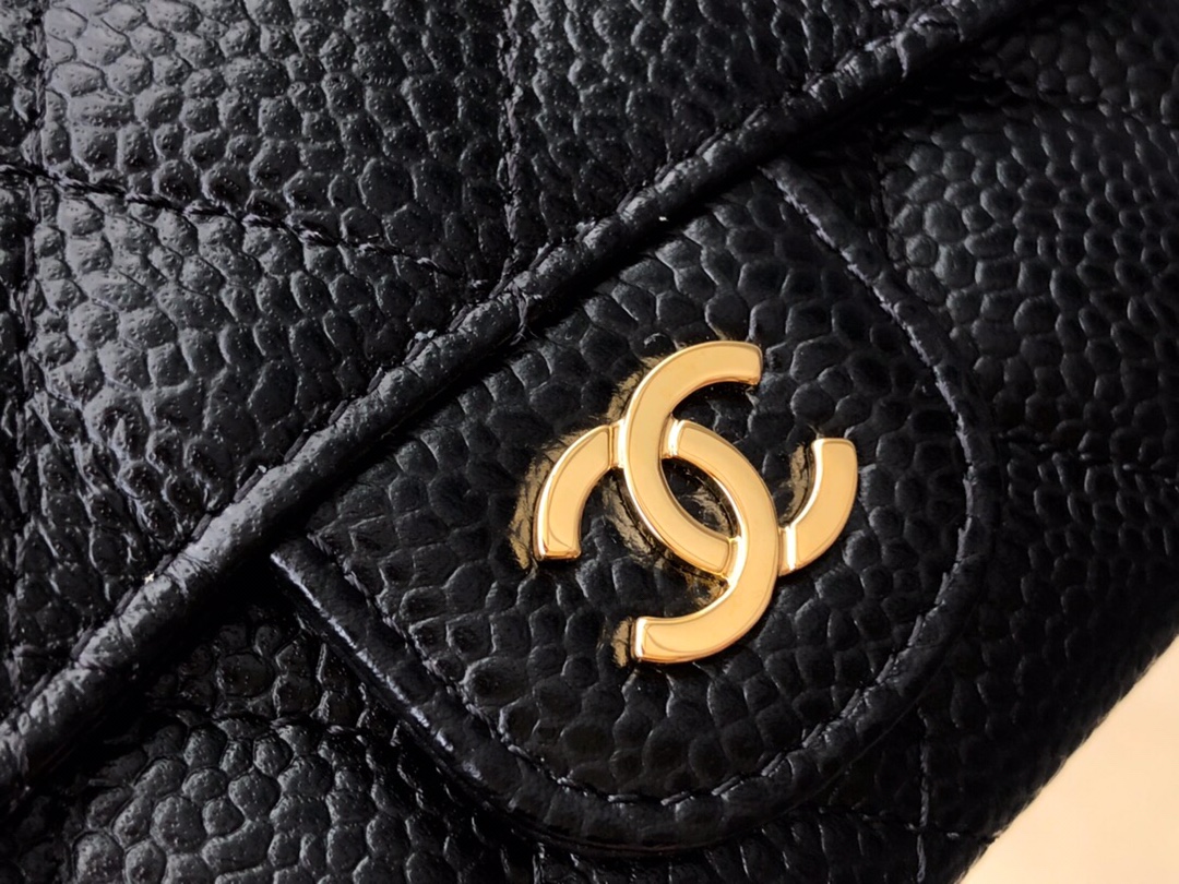 Chanel Clasic Flap classic card case black gold using French imports of Hass origin calfskin