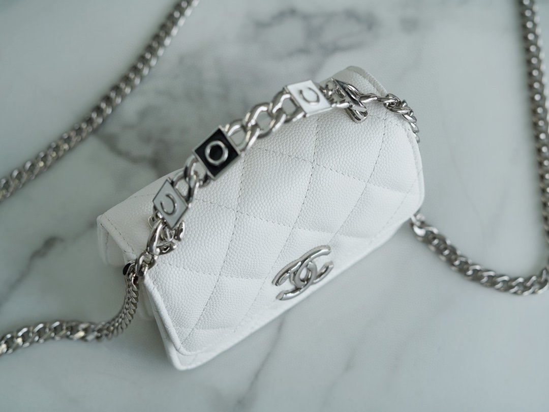 Chanel 22s enamel handle chain bag white silver buckle Using Italian origin Haas caviar calfskin