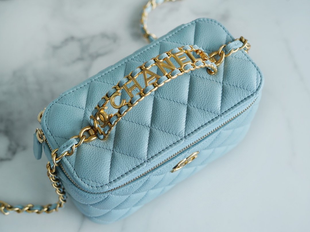 Chanel spring and summer hollow handle long box sky blue classic diamond and leather wear handheld