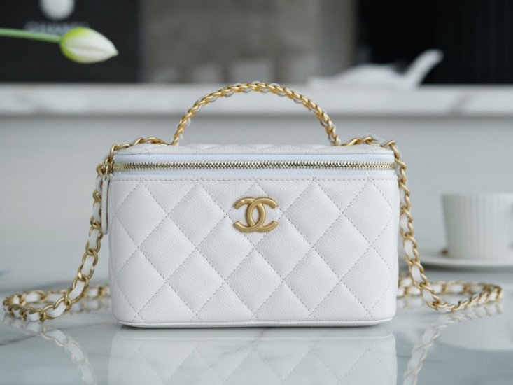 Chanel spring and summer hollow handle long box white classic rhombus