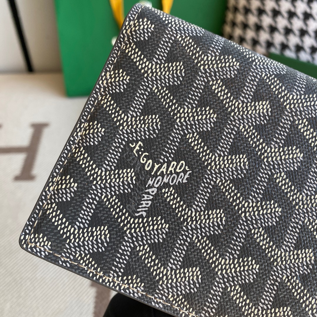 grey goyard Richelieu Wallet a long wallet that fastens with a snap fastener