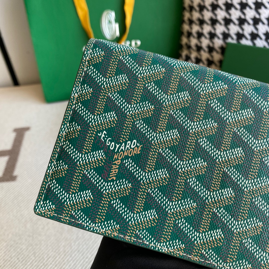 green goyard Richelieu Wallet a long wallet that fastens with a snap fastener