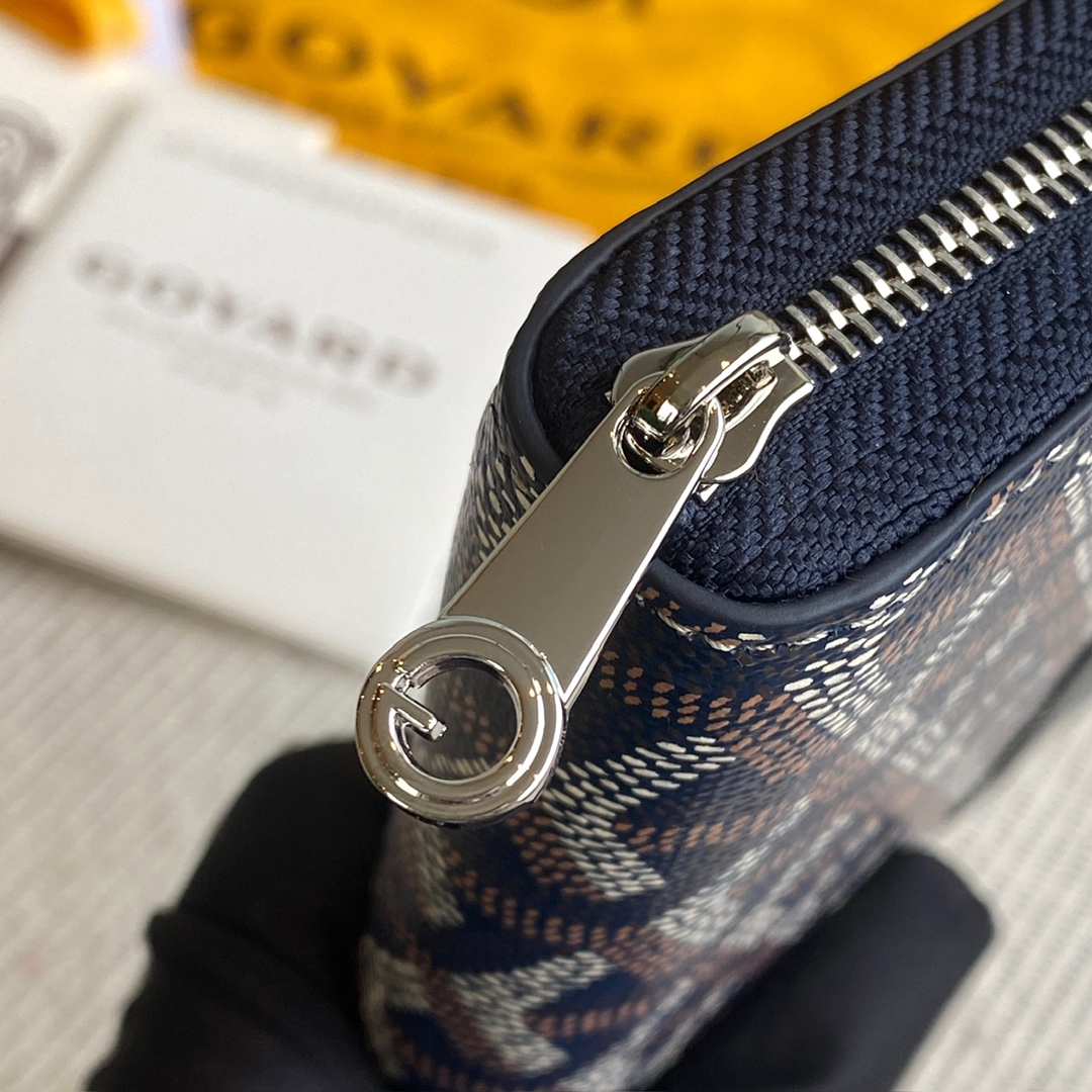 Navy Goyard Matignon PM Wallet is a compact shape and closes securely with a zip