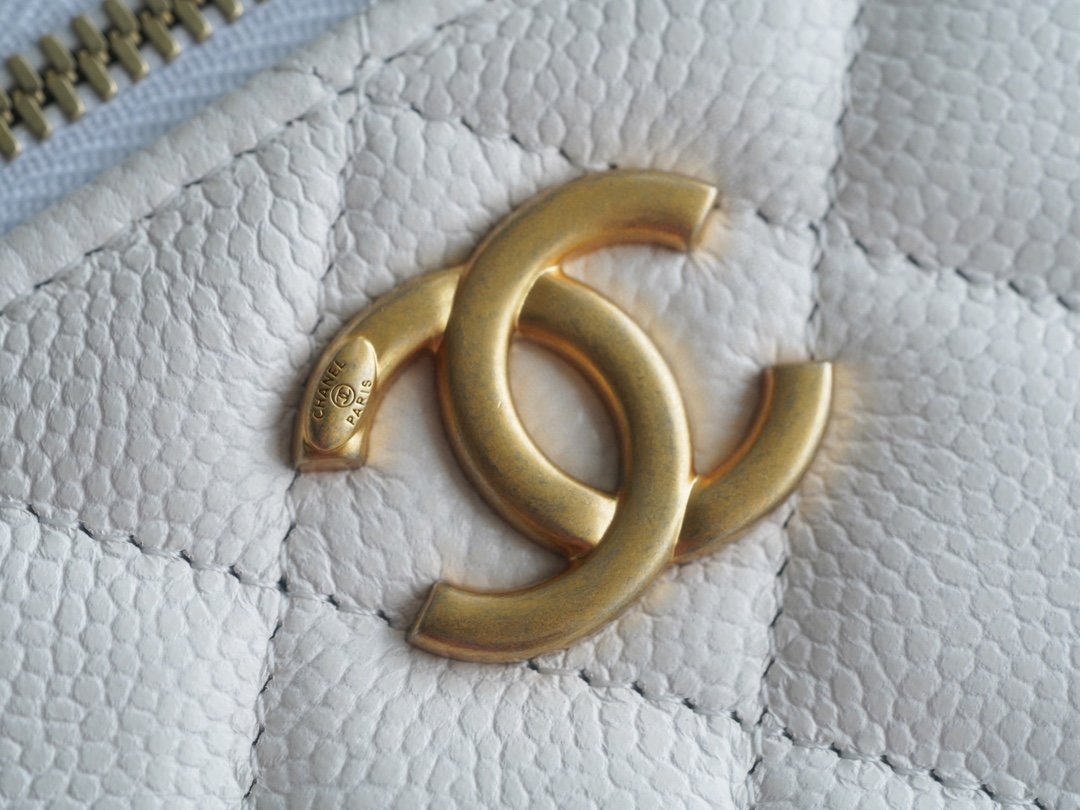 Chanel spring and summer hollow handle long box white classic rhombus