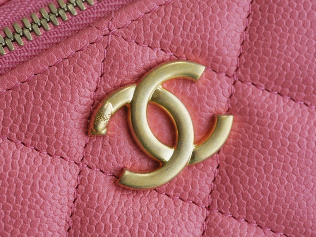 Chanel spring and summer hollow handle long box coral pink classic diamond check