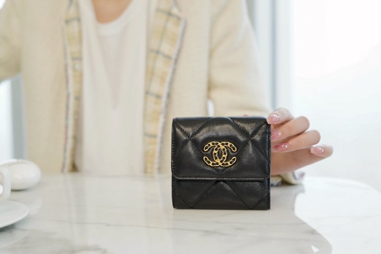 Chanel into the temptation of the # short clip black gold bad is the feeling of heartbeat modern fashion classic