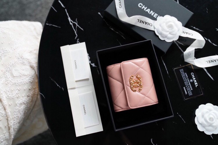 Chanel into the temptation of chanel19 short clip girl powder bad is the feeling of heart
